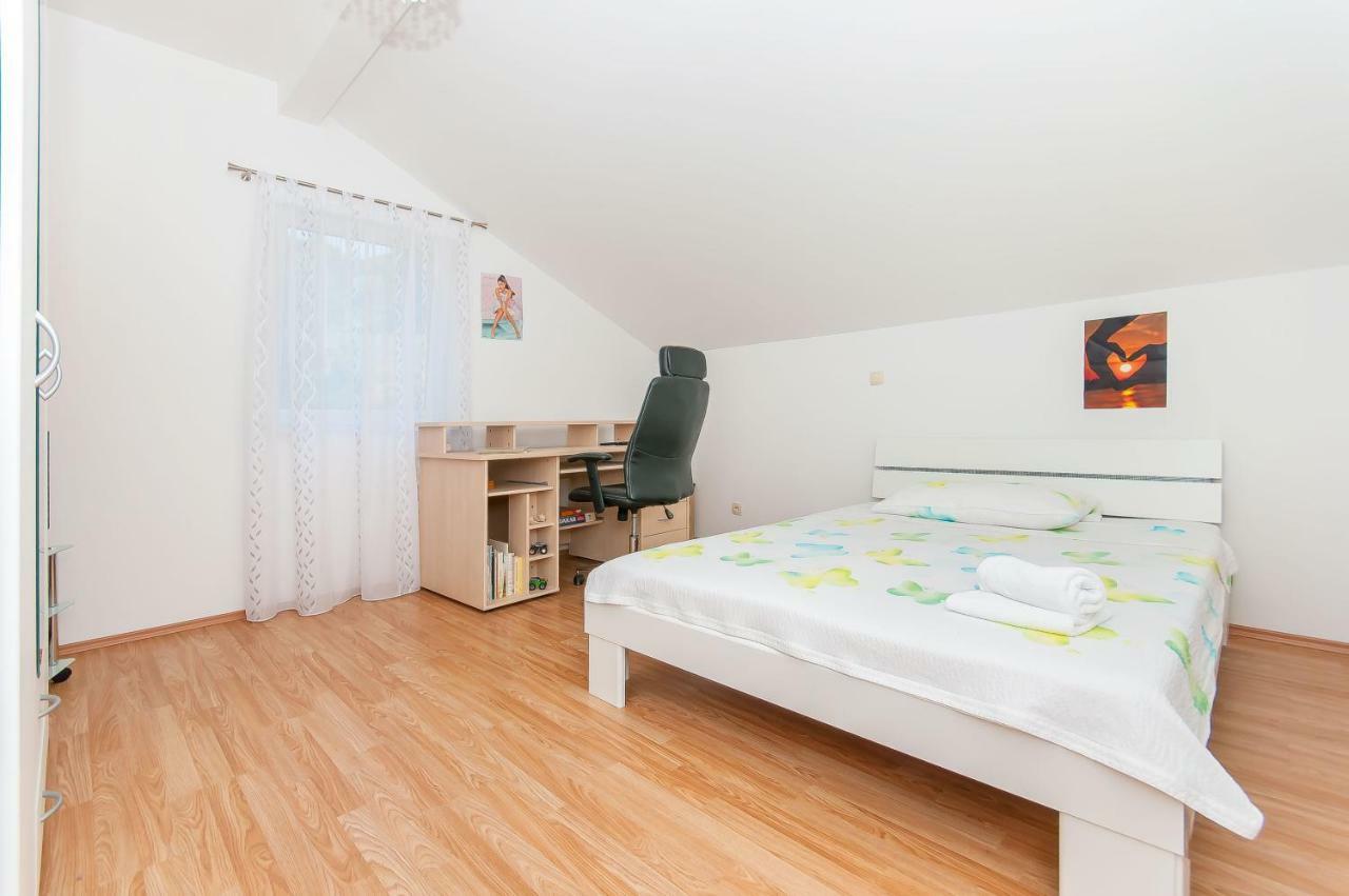 Modern Apartment ดูเช ภายนอก รูปภาพ