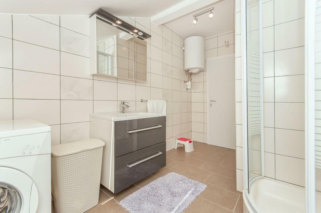 Modern Apartment ดูเช ภายนอก รูปภาพ